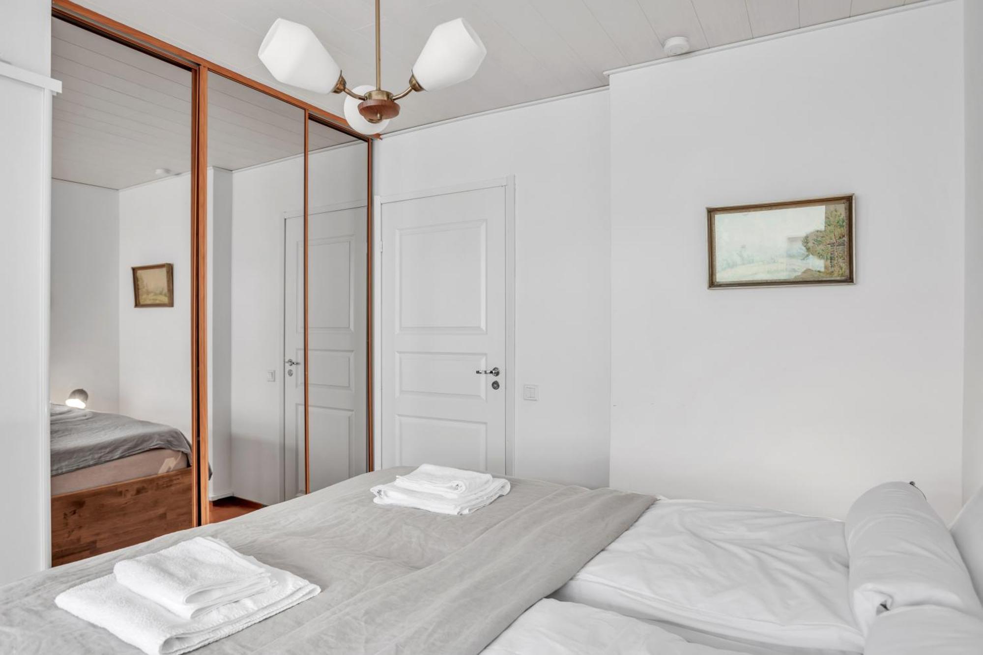 Design District W Free Parking Garage, Balcony, Netflix, 200m Tram&bus Appartement