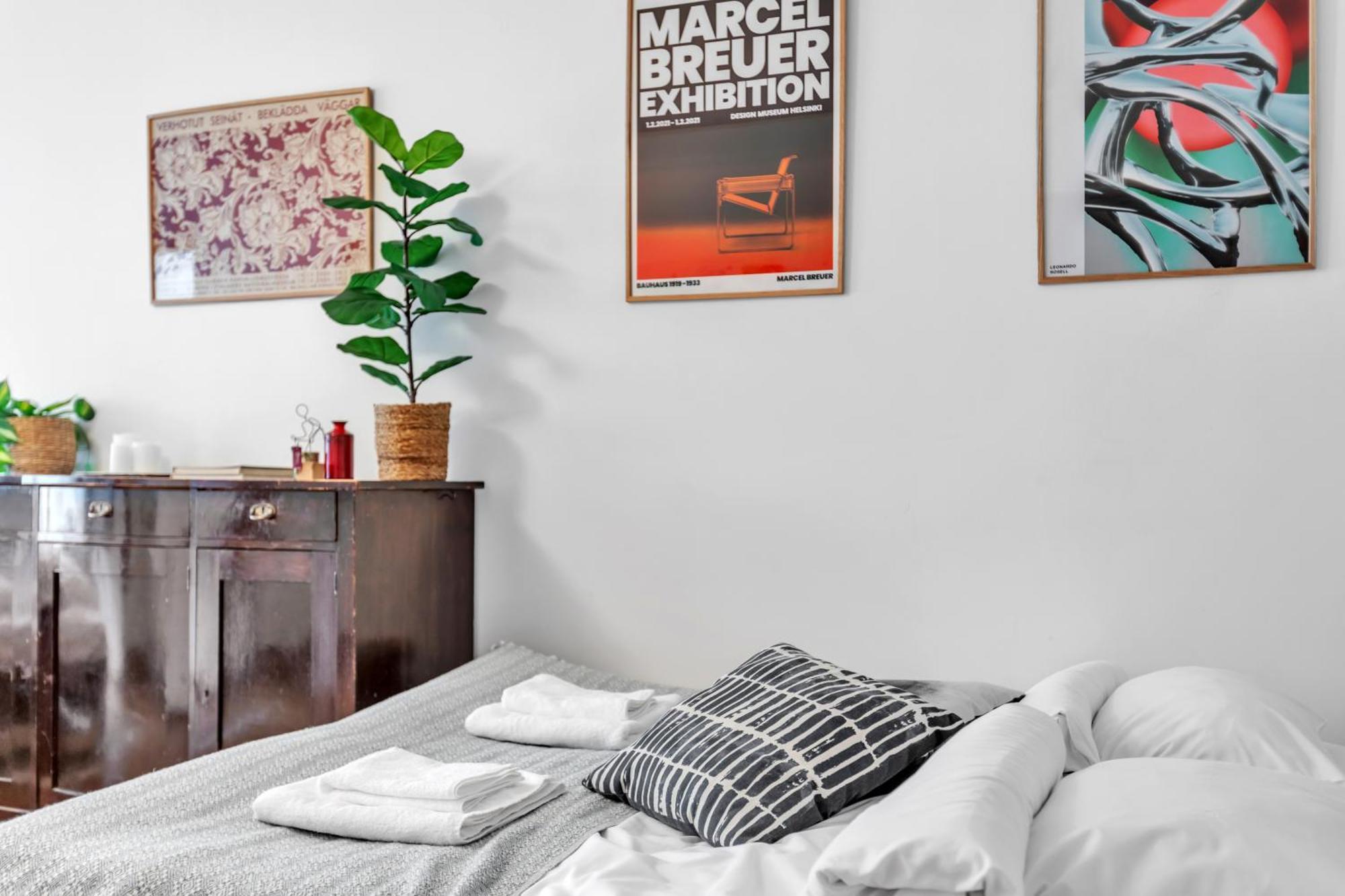 Design District W Free Parking Garage, Balcony, Netflix, 200m Tram&bus Appartement Helsinki